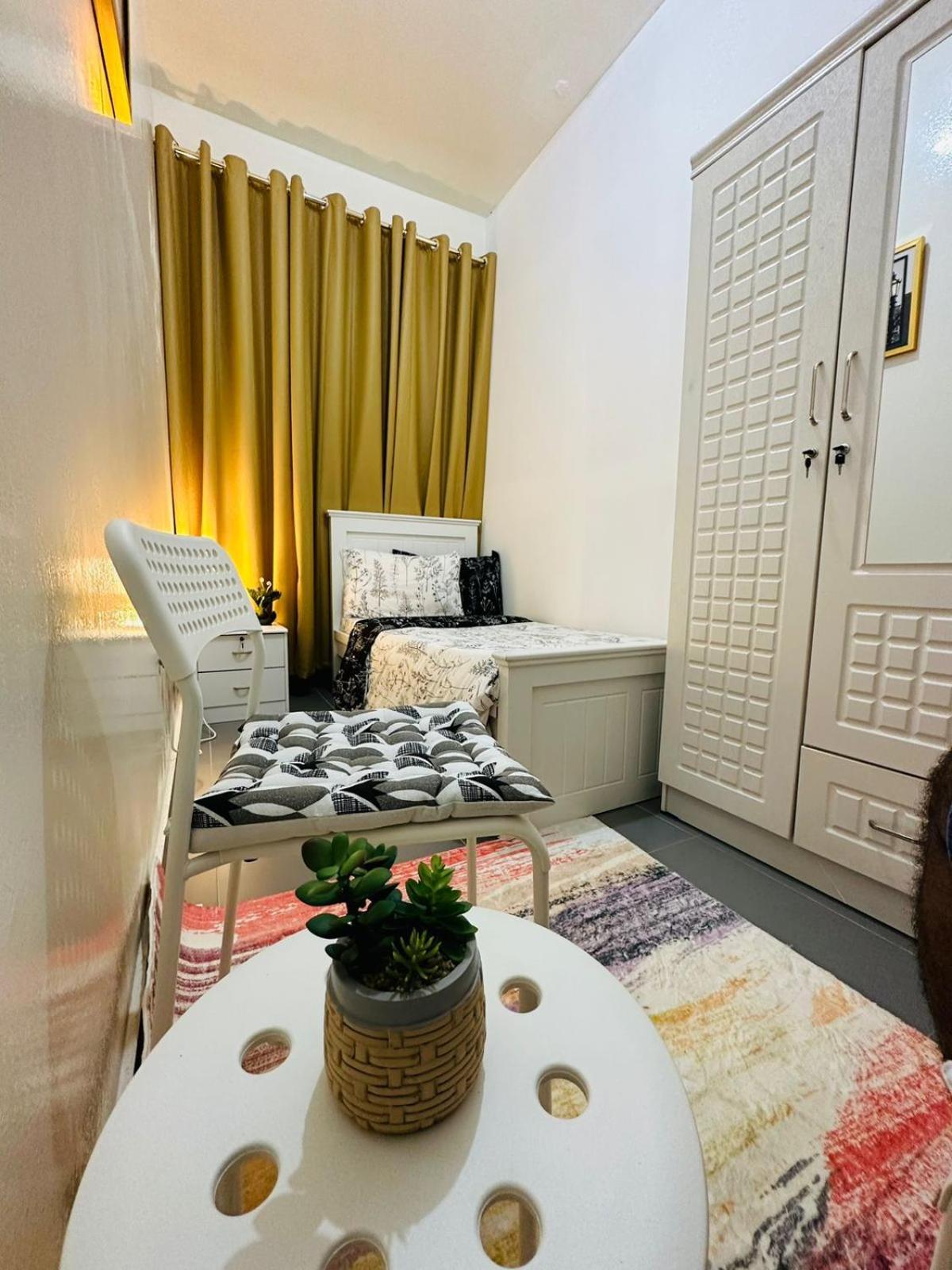 Sunrise By Dsv Homestay Abu Dhabi